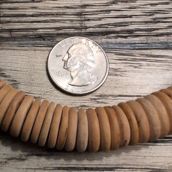 Natural Wooden Disc Chunky 16" Necklace Vintage Trendy - Picture 6 of 7